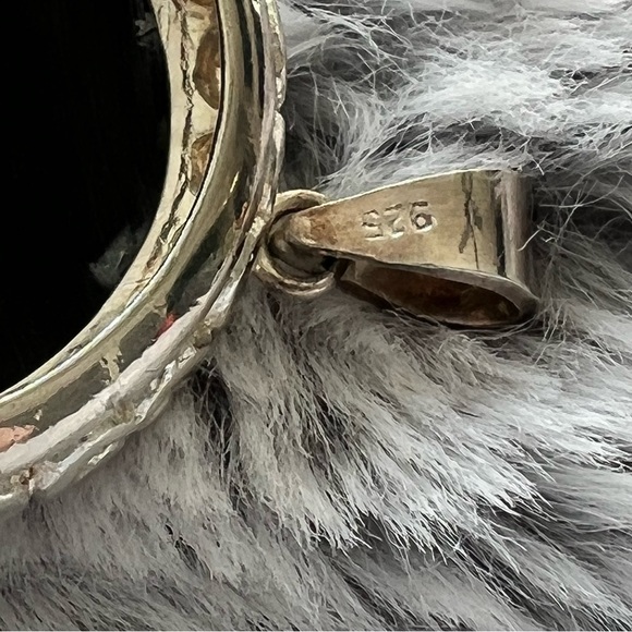 Large Black Onyx pendant in 925 Sterling with FREE sterling silver chain - Picture 4 of 4